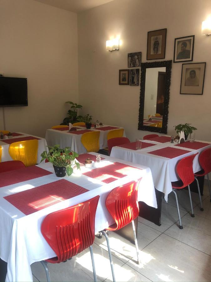 Bed and Breakfast The Neem Nueva Delhi Exterior foto
