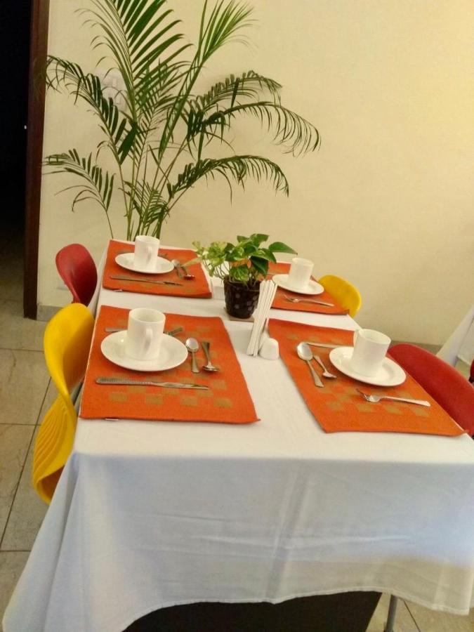 Bed and Breakfast The Neem Nueva Delhi Exterior foto